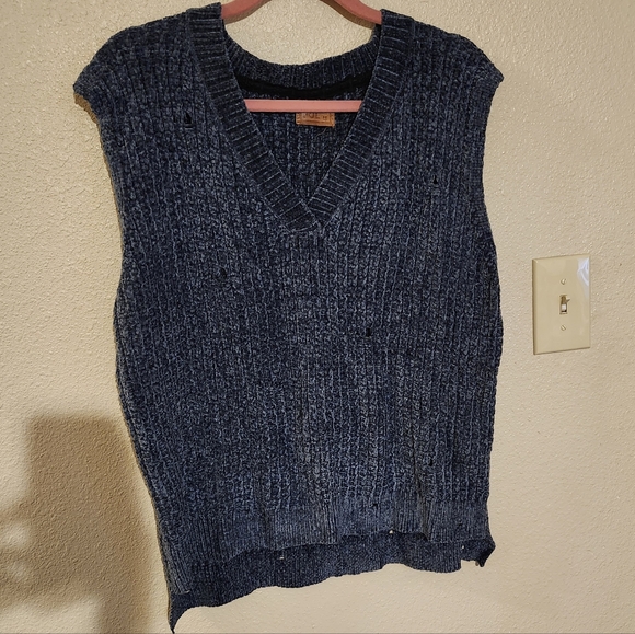 POL Tops - Pol Vest Distressed Velour Velvet Sweater Vest Lightweght Cozy